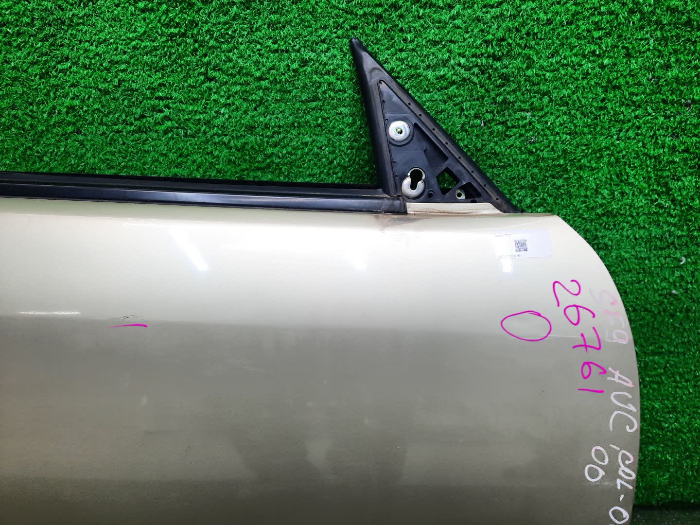 Дверь правая передняя SUBARU FORESTER SF5, SF9 26761 2 ракурс