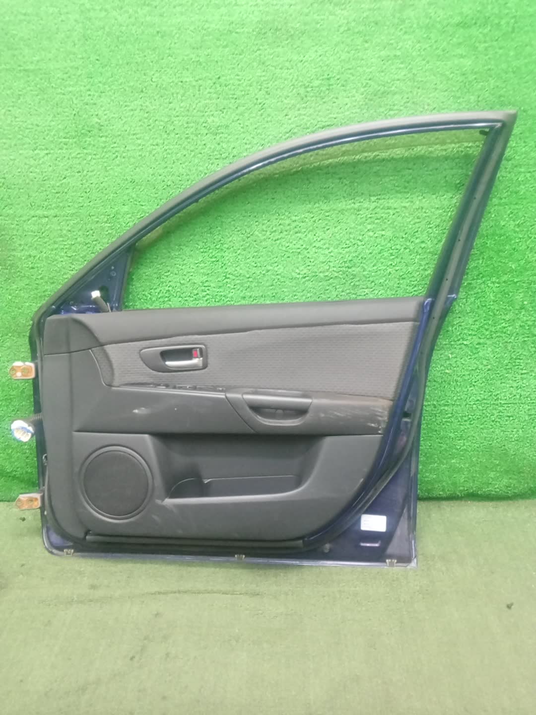 Дверь правая передняя MAZDA AXELA, MAZDA 3, 3 BK5P, BK3P, BKEP, BK WAGON 4 ракурс