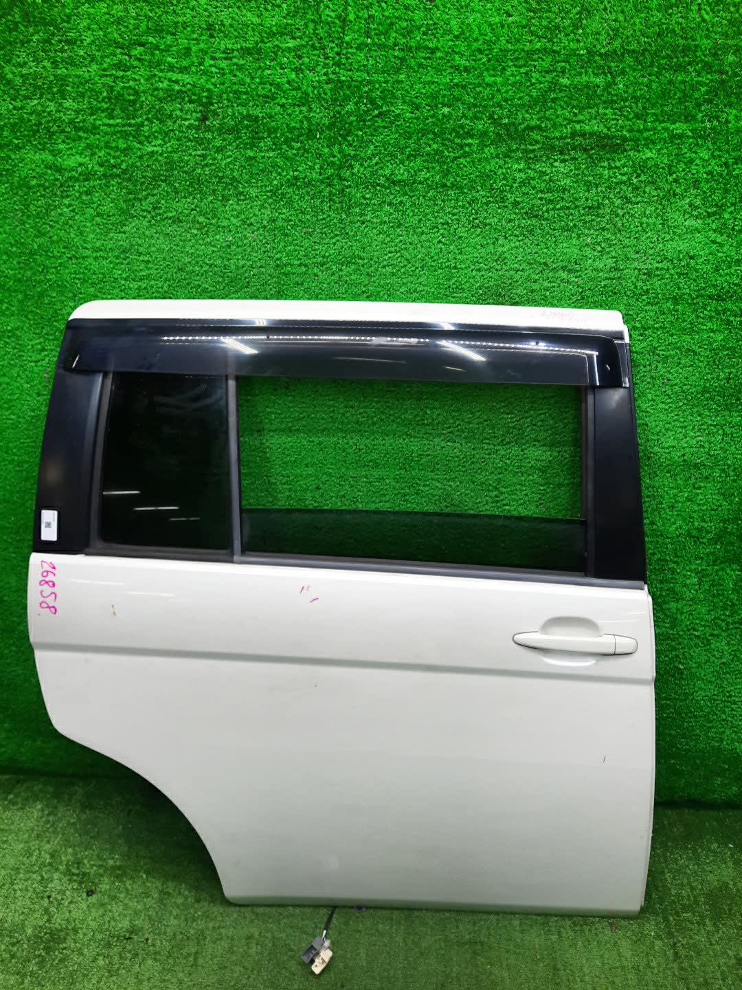 Дверь правая задняя TOYOTA ISIS ZNM10, ZNM10W, ANM10, ANM10W, ANM15, ANM15W, ZGM10, ZGM10W, ZGM11, ZGM11W, ZGM15, ZGM15W, ANM10G, ZGM10G, ANM15G, ZNM10G, ZGM11G, ZGM15G 26858 1 ракурс