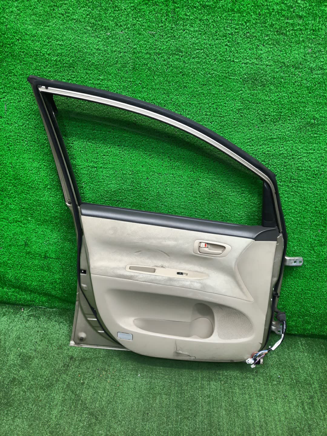 Дверь левая передняя TOYOTA IPSUM ACM21W, ACM26W 26982 5 ракурс