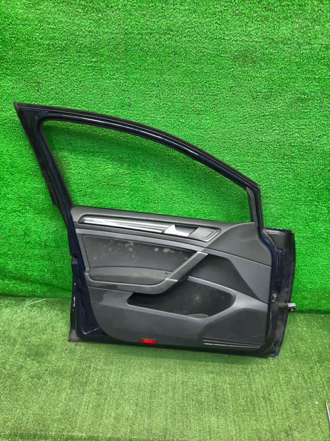 Дверь левая передняя VOLKSWAGEN GOLF MK7, 5G1 26994 3 ракурс