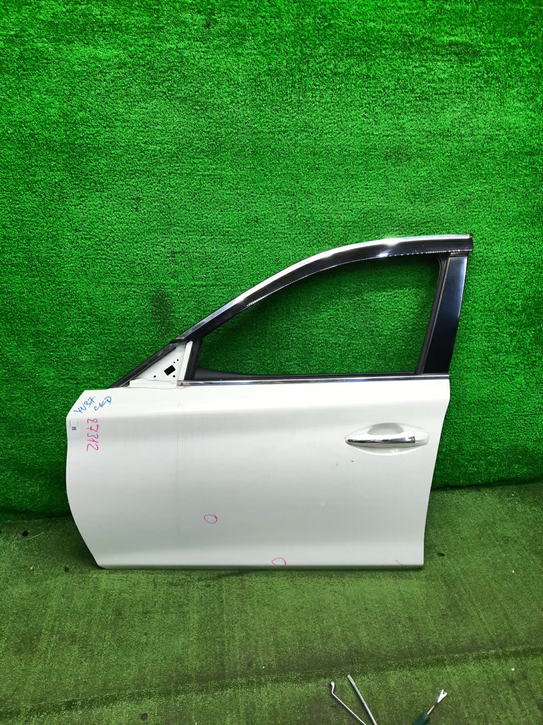 Дверь левая передняя NISSAN SKYLINE HV37 27312 1 ракурс Дверь левая передняя NISSAN SKYLINE HV37 27312 1 ракурс