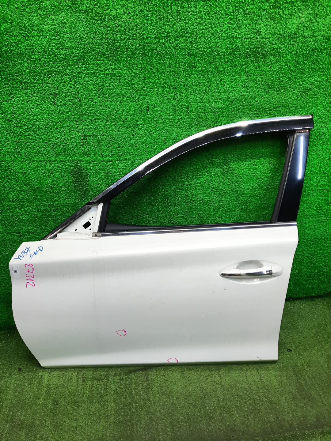 Дверь левая передняя NISSAN SKYLINE HV37 27312 2 ракурс Дверь левая передняя NISSAN SKYLINE HV37 27312 2 ракурс