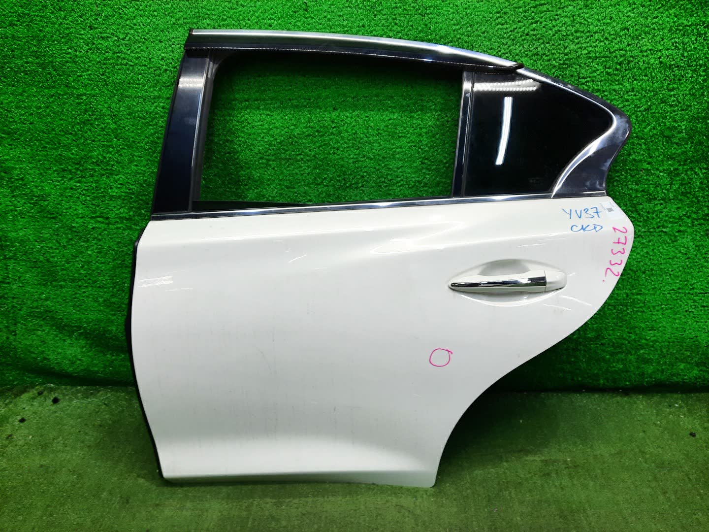 Дверь левая задняя NISSAN SKYLINE HV37 27332 1 ракурс Дверь левая задняя NISSAN SKYLINE HV37 27332 1 ракурс