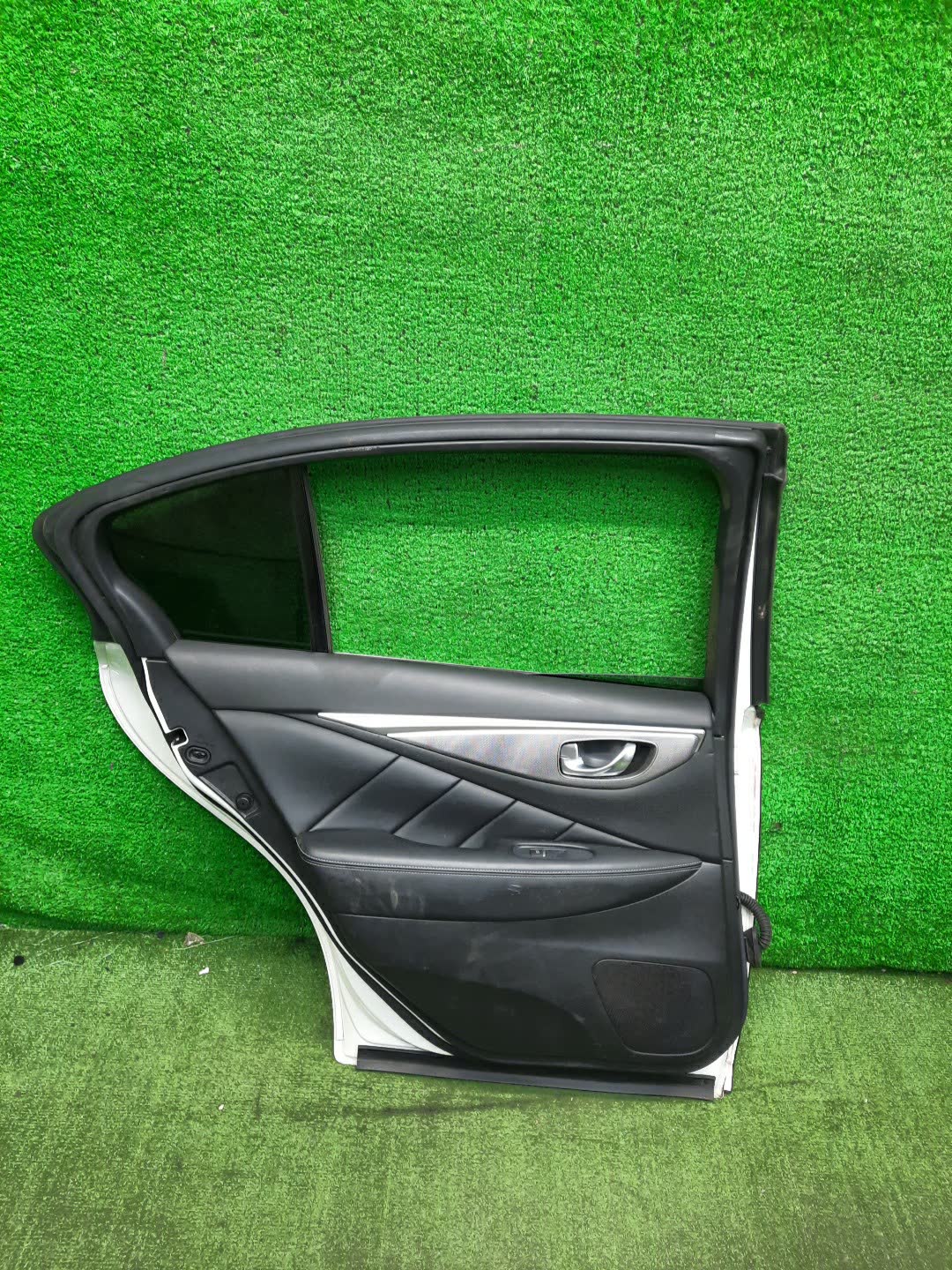 Дверь левая задняя NISSAN SKYLINE HV37 27332 3 ракурс