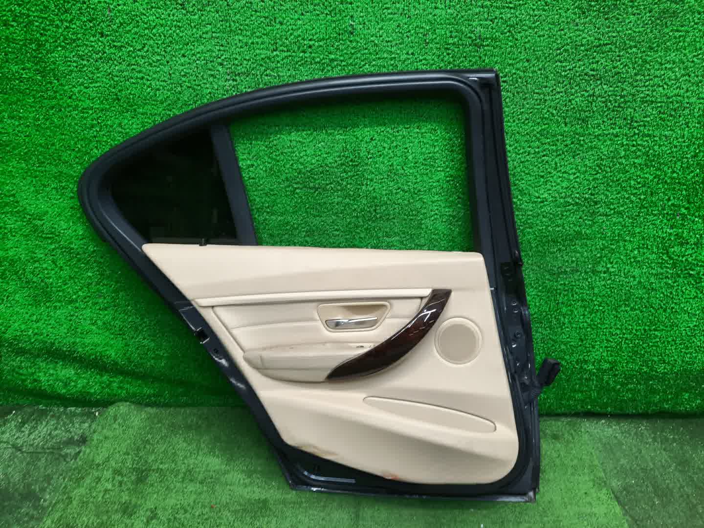 Дверь левая задняя BMW 320d, 335i, 318d, 330d, 335d, 316d, 3-Series, 328i, 320i, 316i F30 27590 2 ракурс