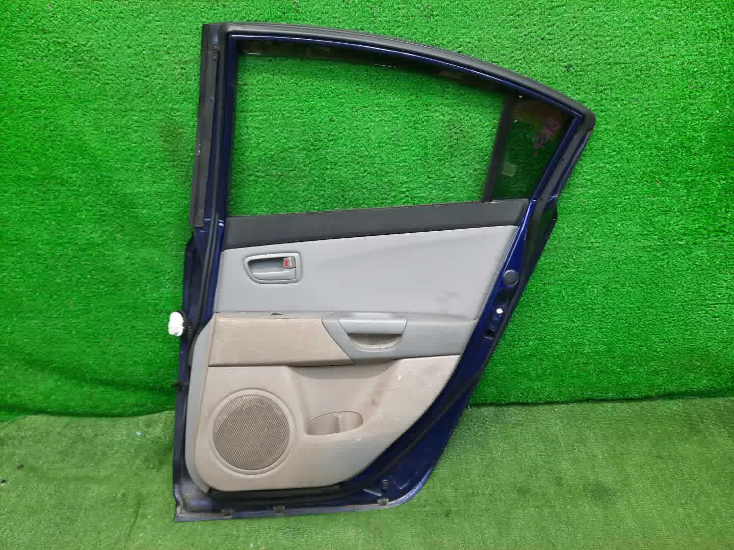 Дверь правая задняя MAZDA AXELA, MAZDA 3, 3 BK5P, BK3P, BKEP, BK SEDAN 3 ракурс