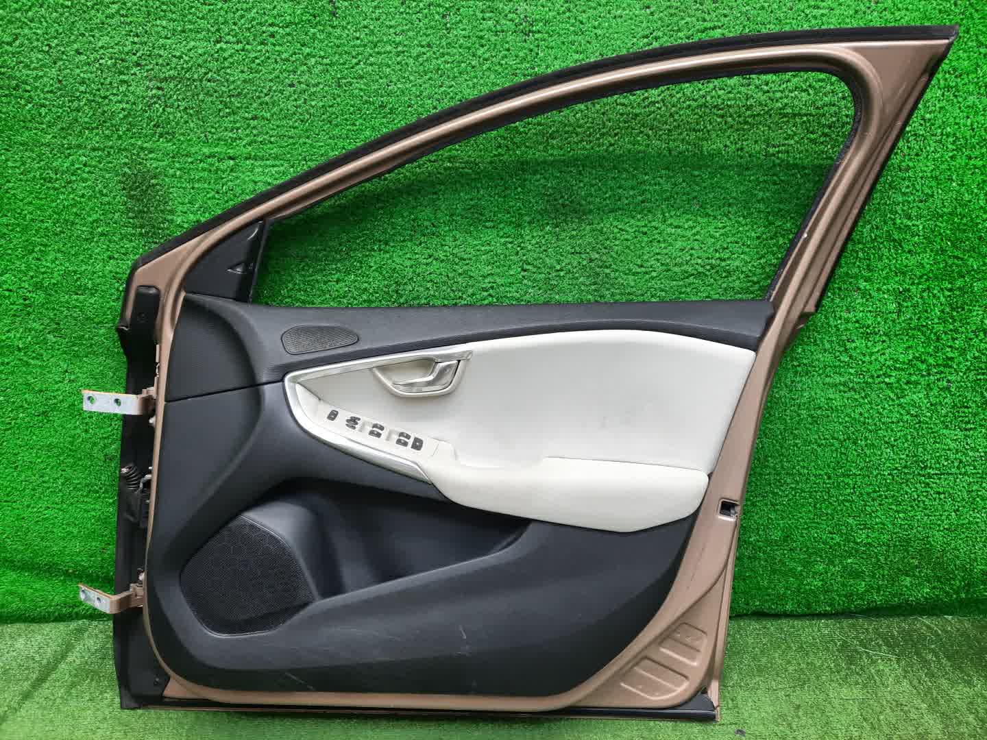 Дверь правая передняя VOLVO V40 MZ63, MV, MV48 0002 3 ракурс