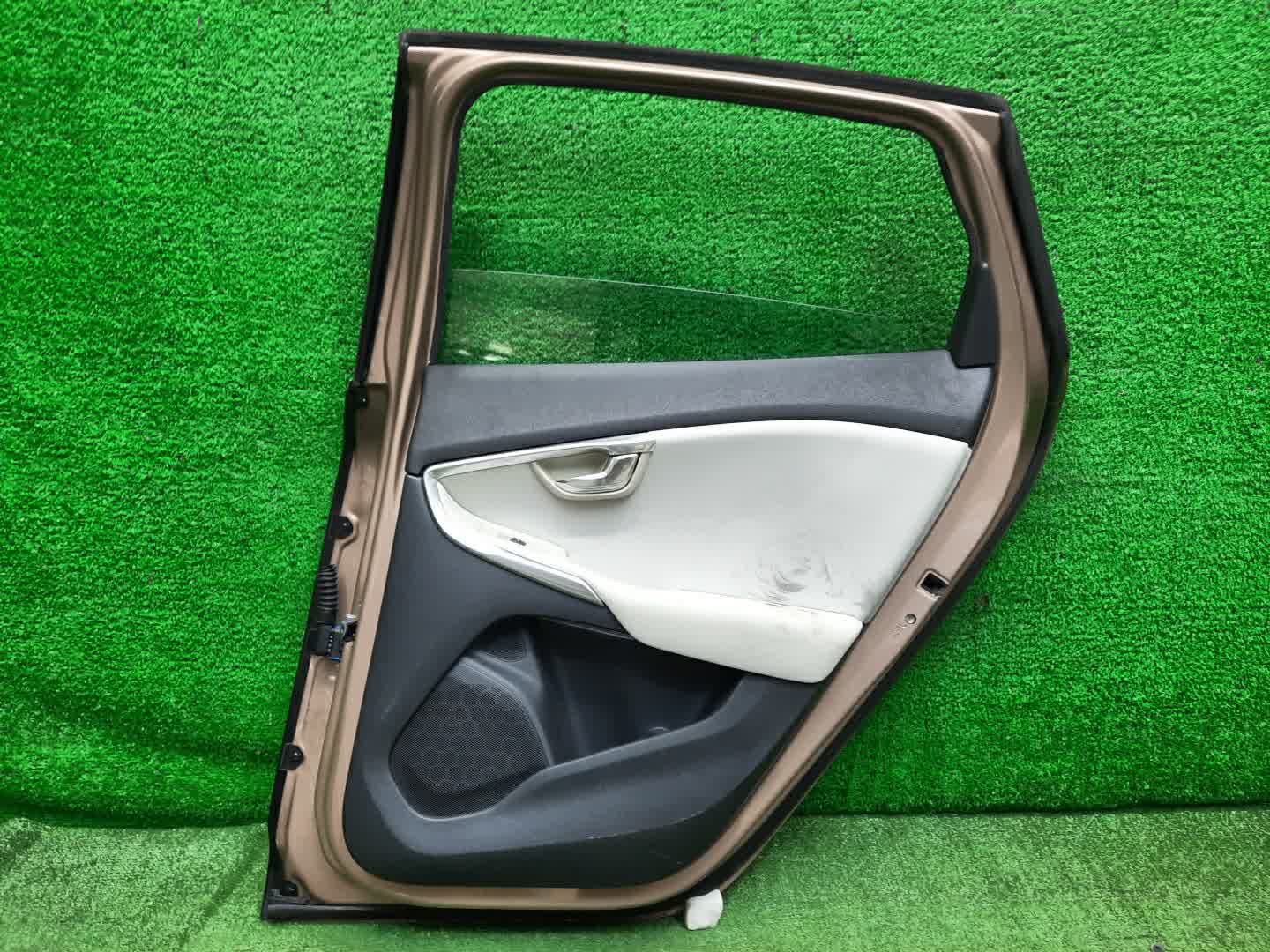 Дверь правая задняя VOLVO V40 MZ63, MV, MV48 0003 2 ракурс