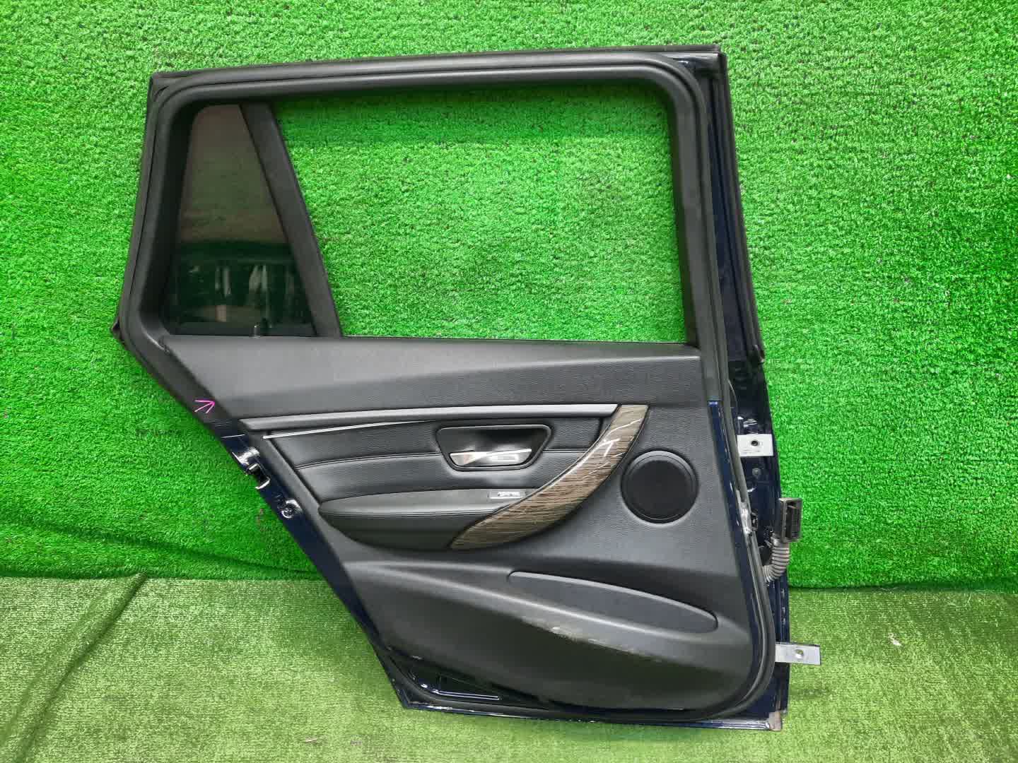 Дверь левая задняя BMW 3-Series F31 0060 3 ракурс