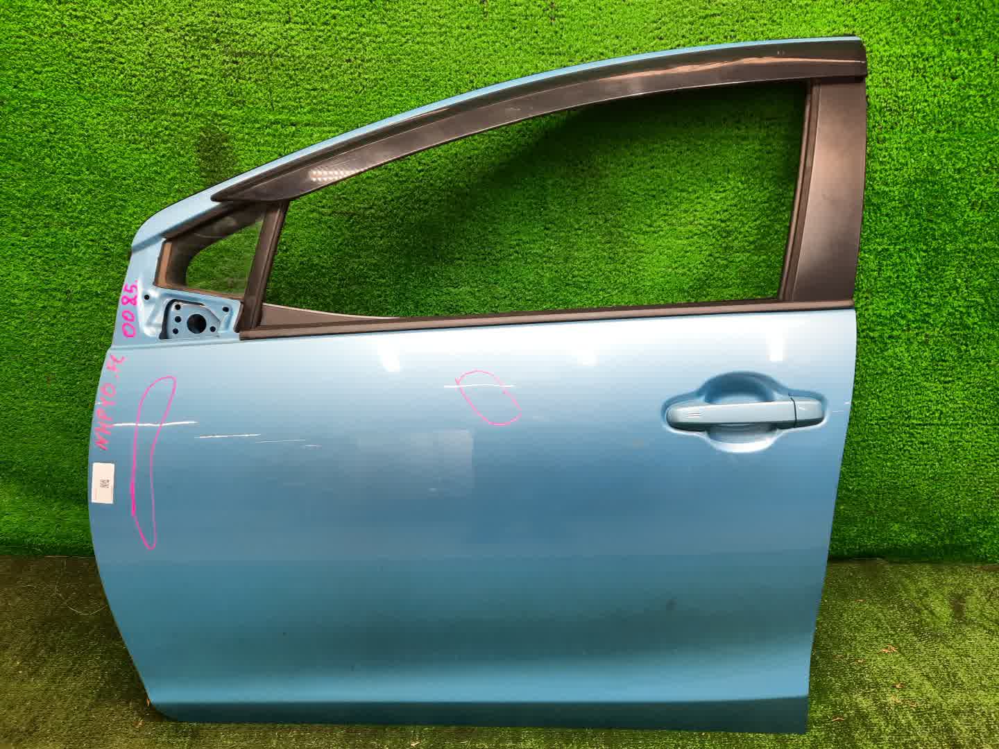 Дверь левая передняя TOYOTA AQUA NHP10 0085 1 ракурс