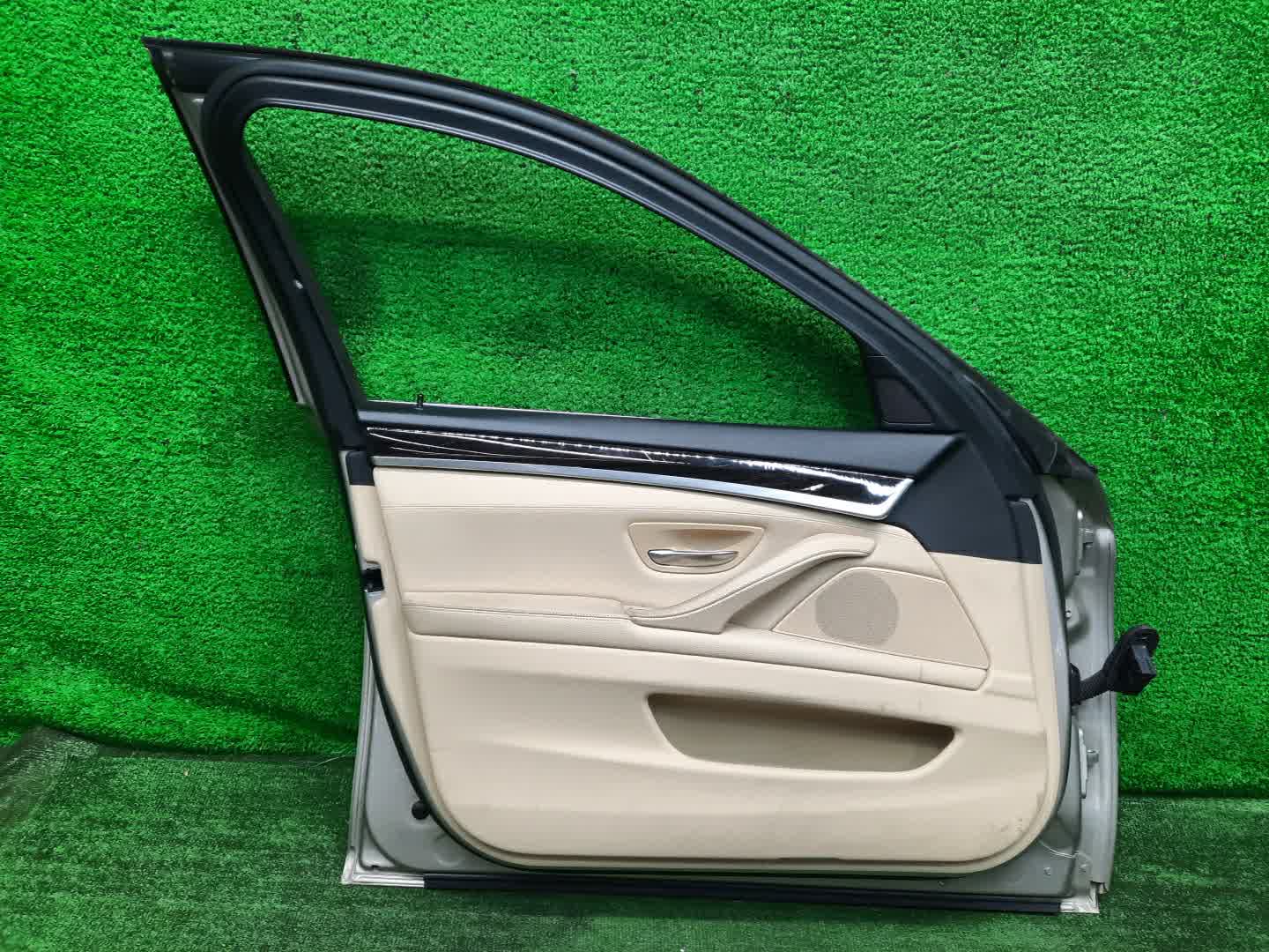 Дверь левая передняя BMW 520d, 525d, 530d, 535d, 550d, 5-Series, 535i, 528i, 530i, 520i, 523i, 550i F11, F10, FZ35, FR35, XG20, FW20, XG28, FP25, FR30, FR44 0132 3 ракурс