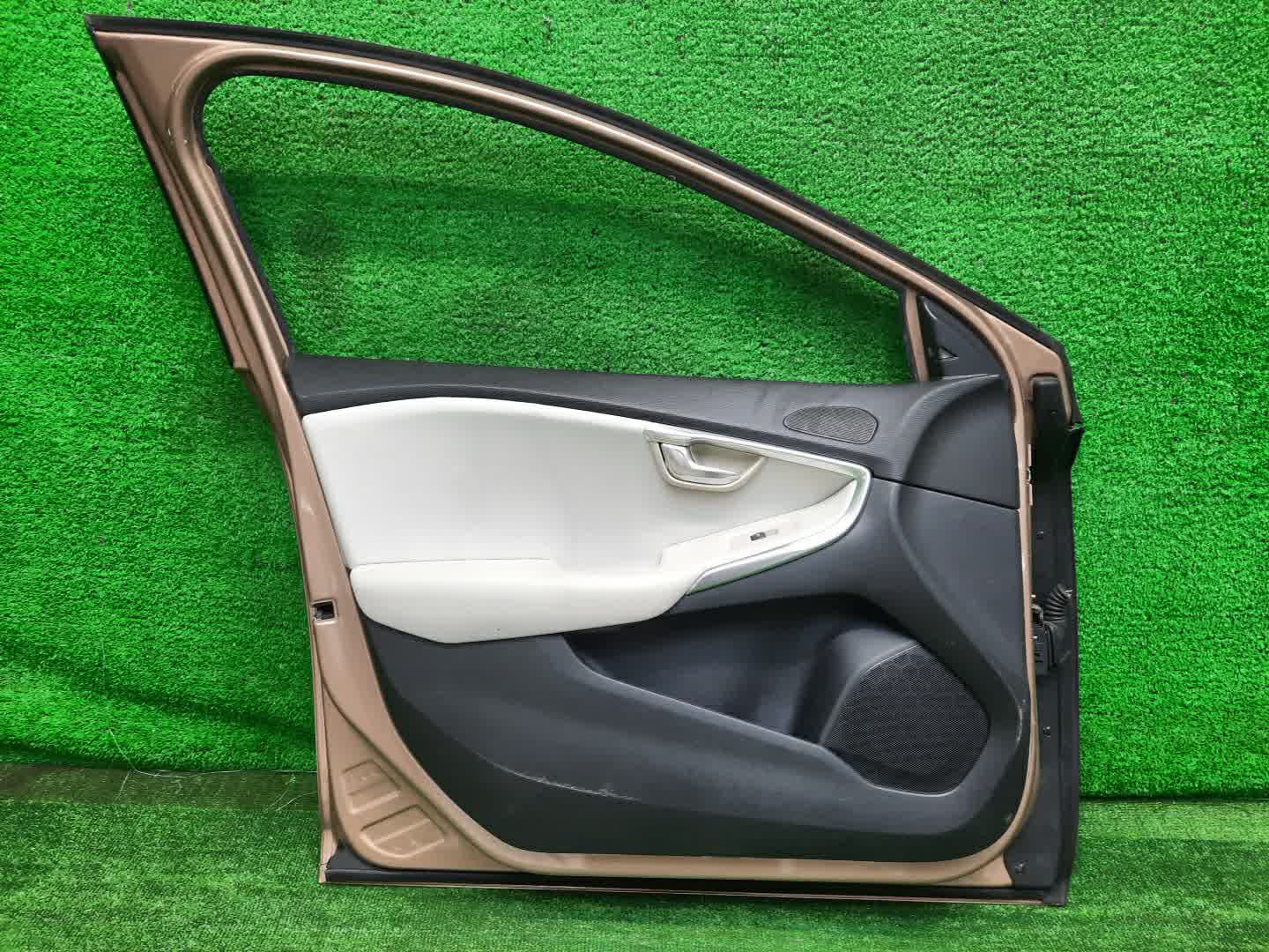 Дверь левая передняя VOLVO V40 MZ63, MV, MV48 0161 2 ракурс