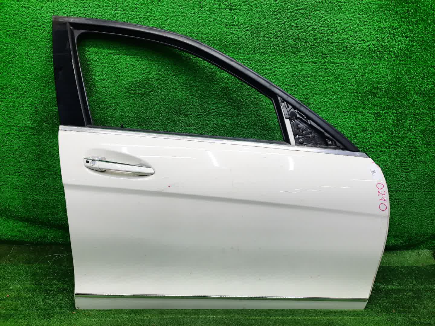 Дверь правая передняя MERCEDES-BENZ C-Class 204041, S204, 204248, 204241, 204254, W204.054, S204.254, 204249, 204049, W204.046, 204054, 204257, 204057, 204048, W204.048, W204.056, S204.256, 204047, 204077, 204052, 204277, 204247, 204252, 204507, W204 Дверь правая передняя MERCEDES-BENZ C-Class 204041, S204, 204248, 204241, 204254, W204.054, S204.254, 204249, 204049, W204.046, 204054, 204257, 204057, 204048, W204.048, W204.056, S204.256, 204047, 204077, 204052, 204277, 204247, 204252, 204507, W204