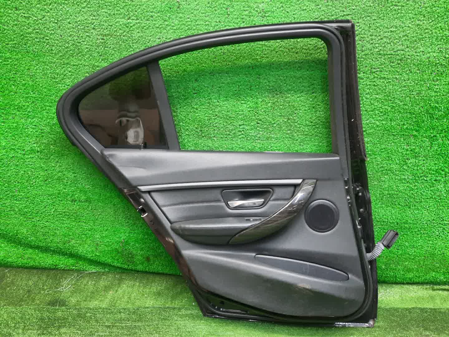 Дверь левая задняя BMW 320d, 335i, 318d, 330d, 335d, 316d, 3-Series, 328i, 320i, 316i F30 0290 2 ракурс
