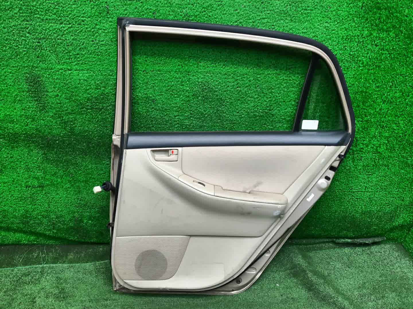 Дверь правая задняя TOYOTA ALLEX, COROLLA RUNX ZZE124, NZE121, NZE120, ZZE122, NZE124, ZZE123 0490 5 ракурс