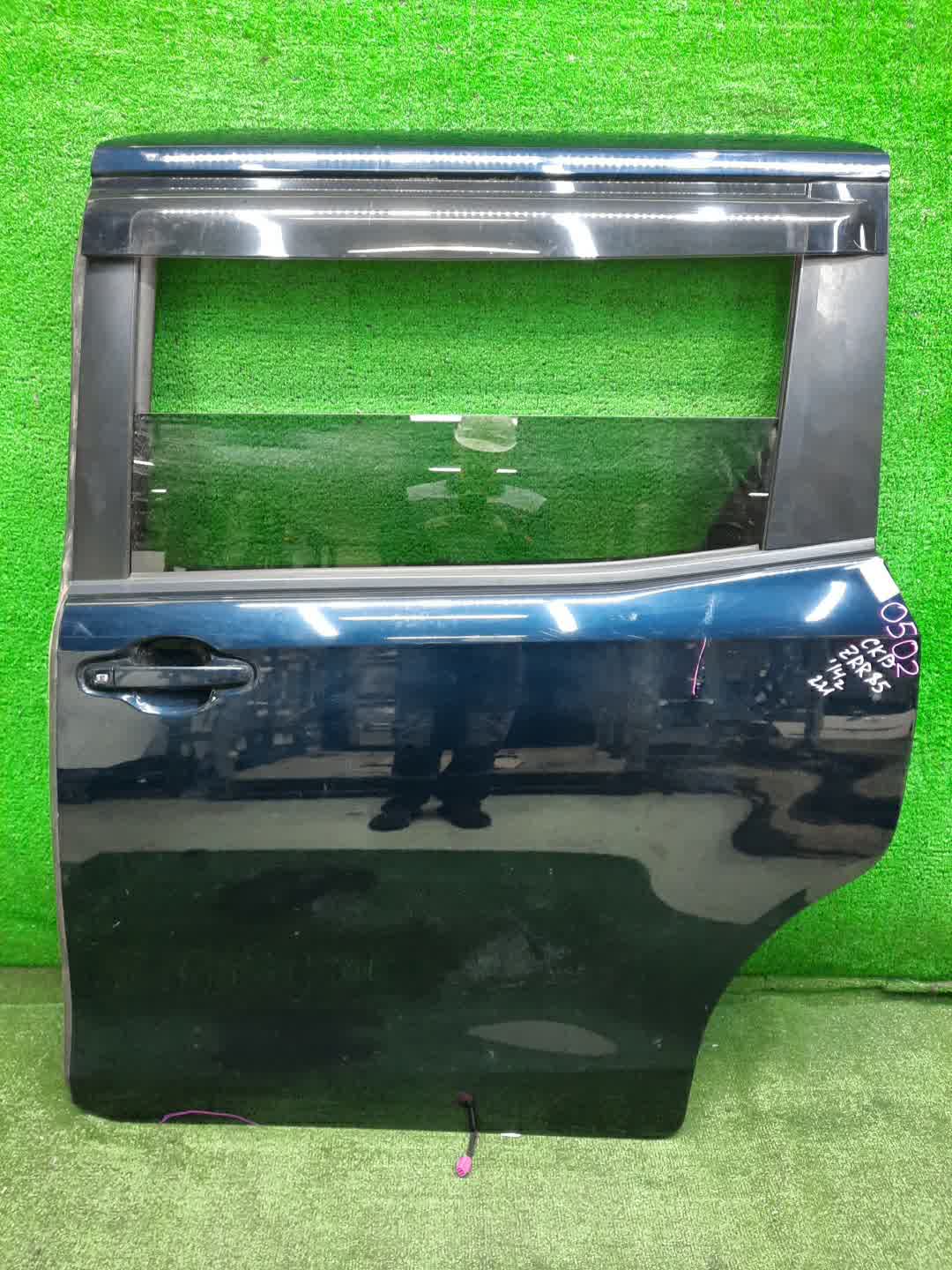 Дверь левая задняя TOYOTA NOAH, VOXY, ESQUIRE ZWR80G, ZRR85W, ZRR80W, ZWR80W, ZRR80G, ZRR85G 0502 1 ракурс