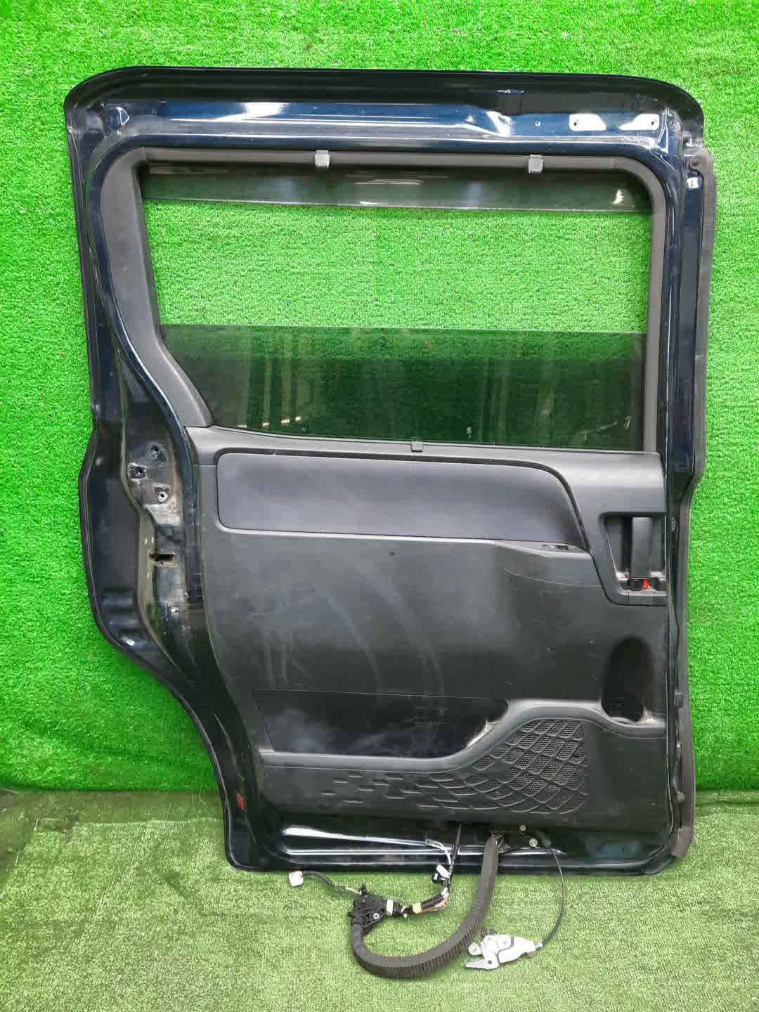 Дверь левая задняя TOYOTA NOAH, VOXY, ESQUIRE ZWR80G, ZRR85W, ZRR80W, ZWR80W, ZRR80G, ZRR85G 0502 4 ракурс