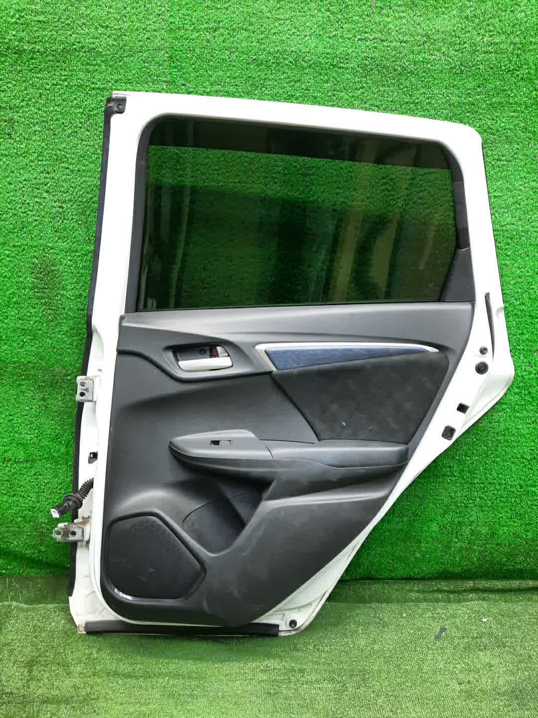 Дверь правая задняя HONDA FIT, SHUTTLE GP6, GP5, GK3, GK5, GK4, GP7, GP8, GK8, GK9 0511 4 ракурс
