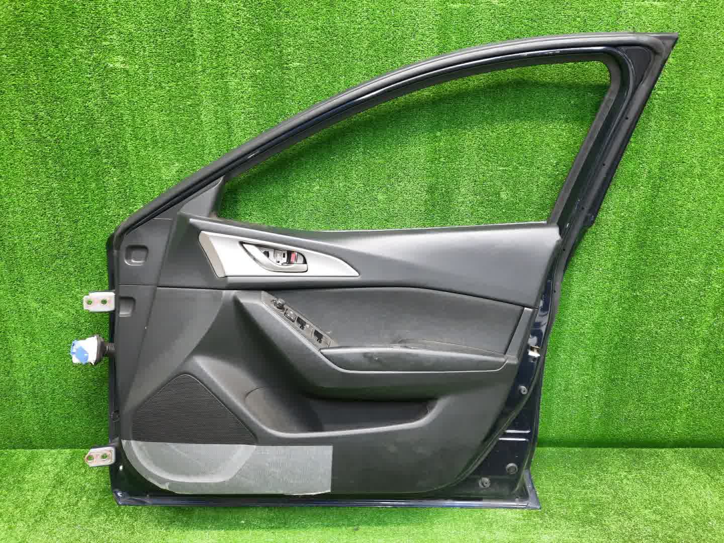 Дверь правая передняя MAZDA AXELA, MAZDA 3, 3 BMLFS, BM6FJ, BM2AS, BM2FP, BM2AP, BM5FP, BM5FS, BM5AS, BM5AP, BM2FS, BYEFP, BMEFS, BM 0588 4 ракурс