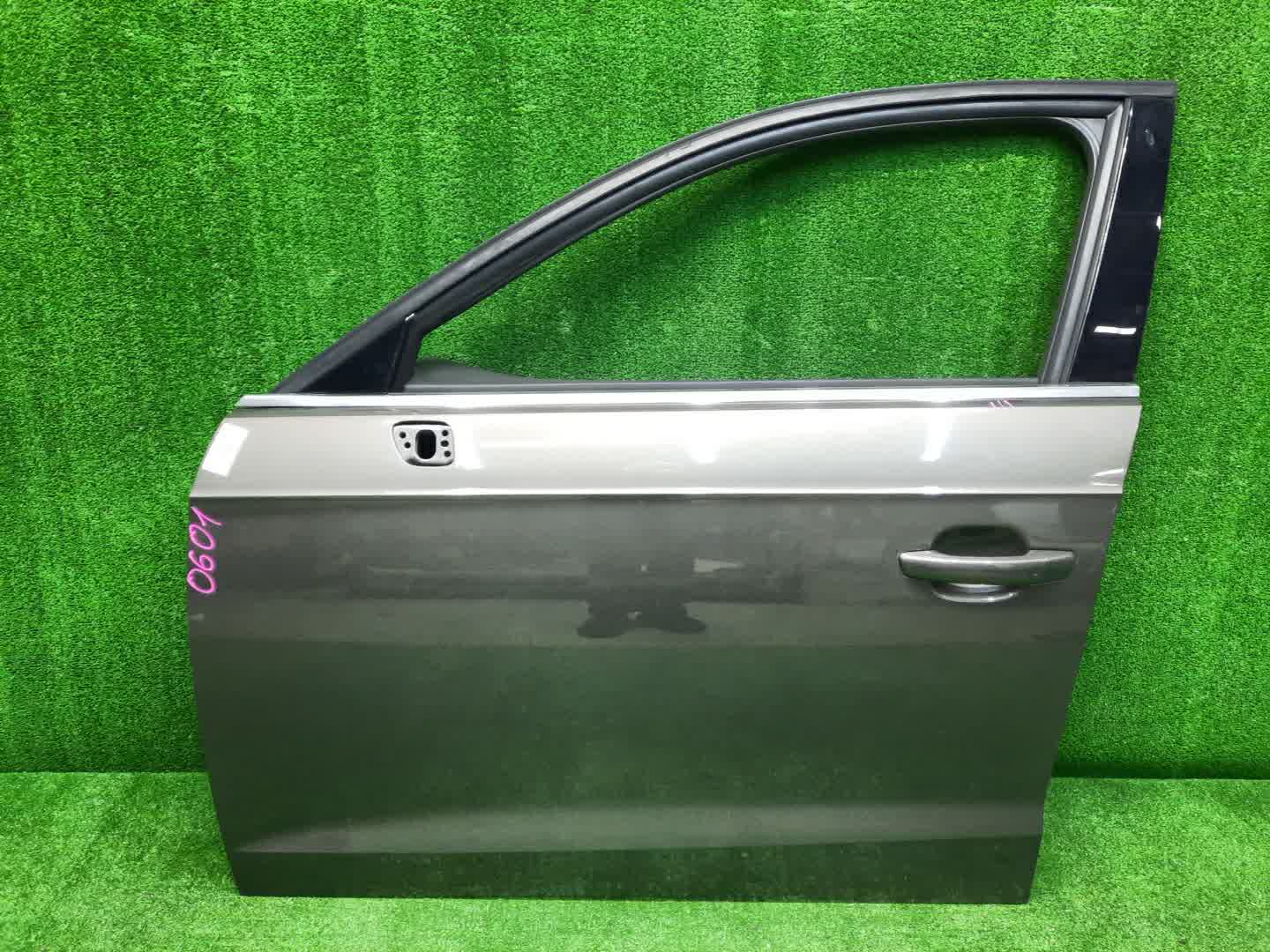 Дверь левая передняя AUDI A3 8VA, 8V1 0601 1 ракурс