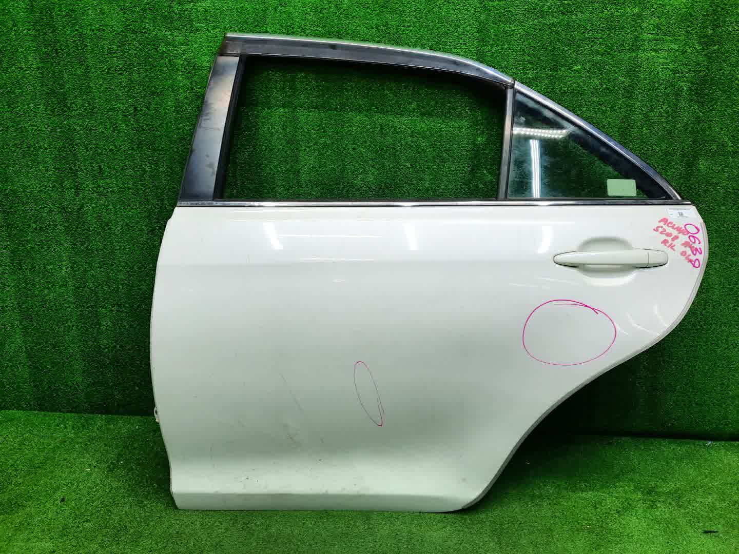 Дверь левая задняя TOYOTA CAMRY, ALTIS AHV40, GSV40, ACV40, ACV45, ACV40N, ACV45N 0639 1 ракурс