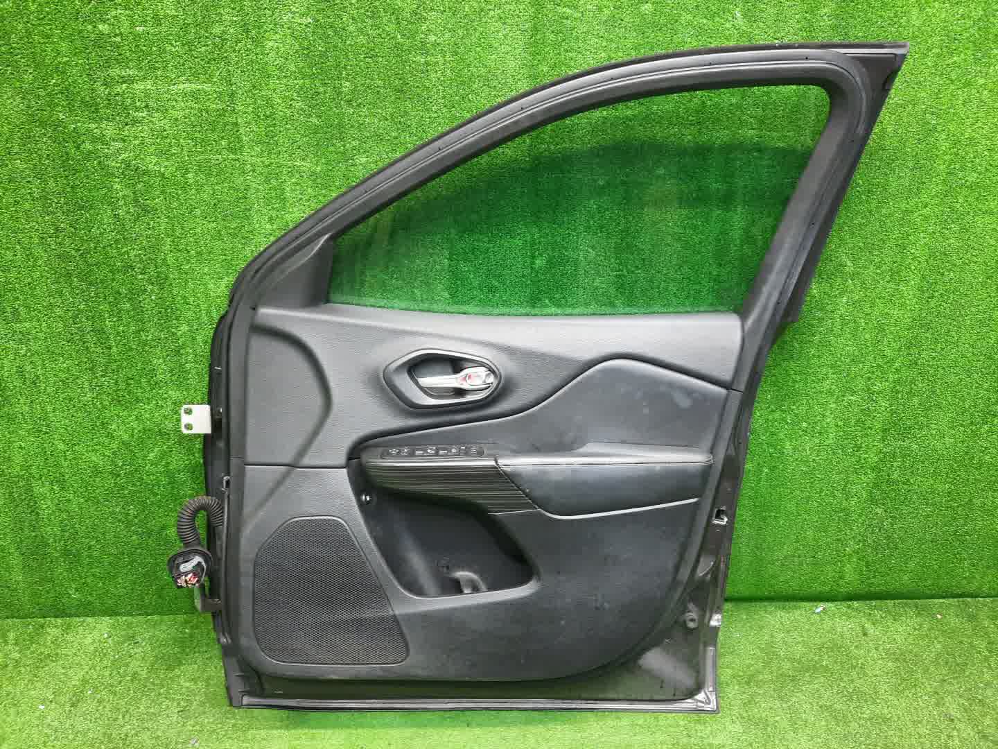 Дверь правая передняя JEEP CHEROKEE KL 0652 4 ракурс