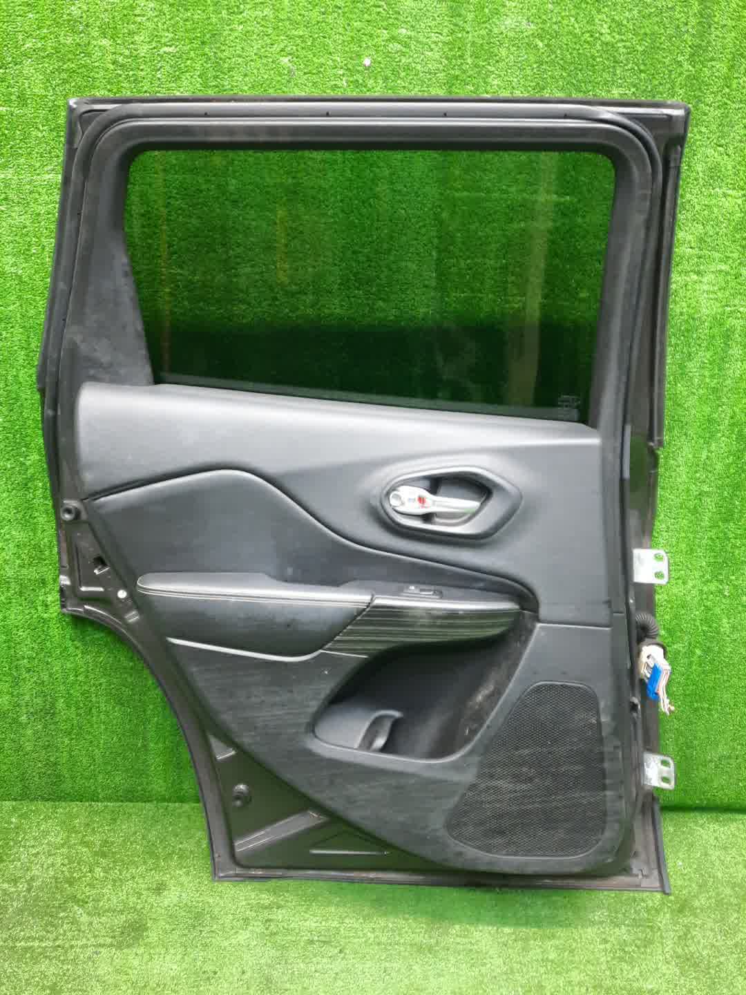 Дверь левая задняя JEEP CHEROKEE KL 0653 3 ракурс