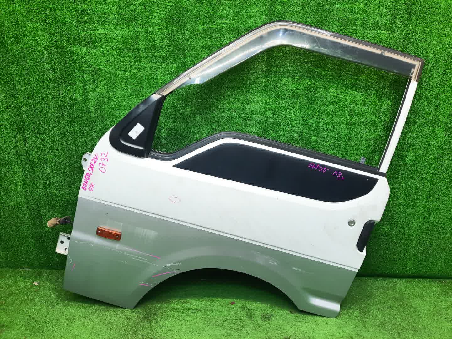 Дверь левая передняя MAZDA DELICA, BONGO, VANETTE SKF2VM, SK22VM, SK82VM, SKP2VM, SLP2T, SK22T, SK82V, SK82T, SK22V, SKF2V, SKP2V, SKP2T, SKF2T, SLP2V, SK82VN, SK22VN, SKF2TN, SK82TN, SK22TN, SKP2VN, SKP2TN, SK82LN, SKF2VN 0732 1 ракурс