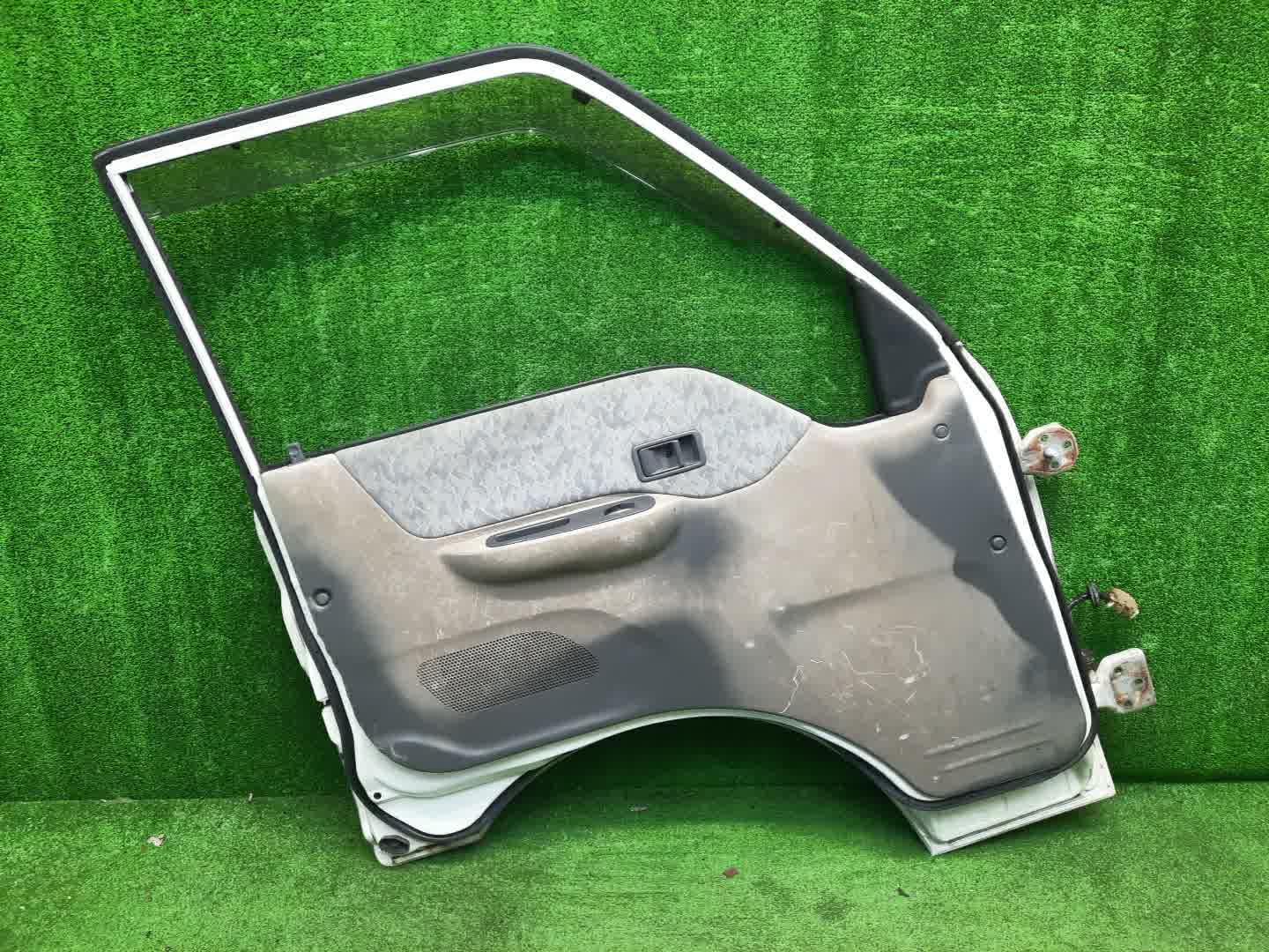 Дверь левая передняя MAZDA DELICA, BONGO, VANETTE SKF2VM, SK22VM, SK82VM, SKP2VM, SLP2T, SK22T, SK82V, SK82T, SK22V, SKF2V, SKP2V, SKP2T, SKF2T, SLP2V, SK82VN, SK22VN, SKF2TN, SK82TN, SK22TN, SKP2VN, SKP2TN, SK82LN, SKF2VN 0732 4 ракурс