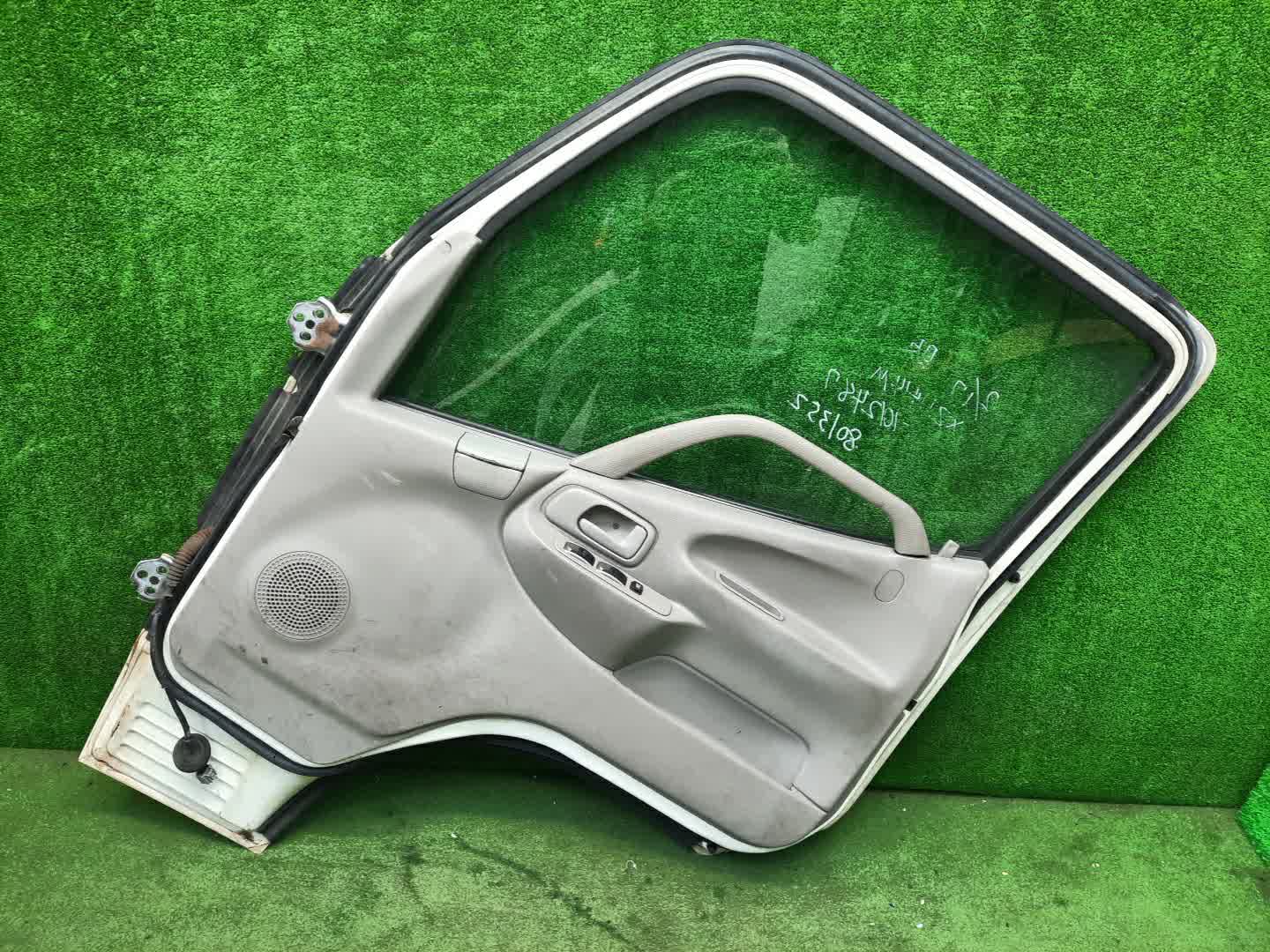 Дверь правая передняя TOYOTA DYNA XZU414 0928 5 ракурс