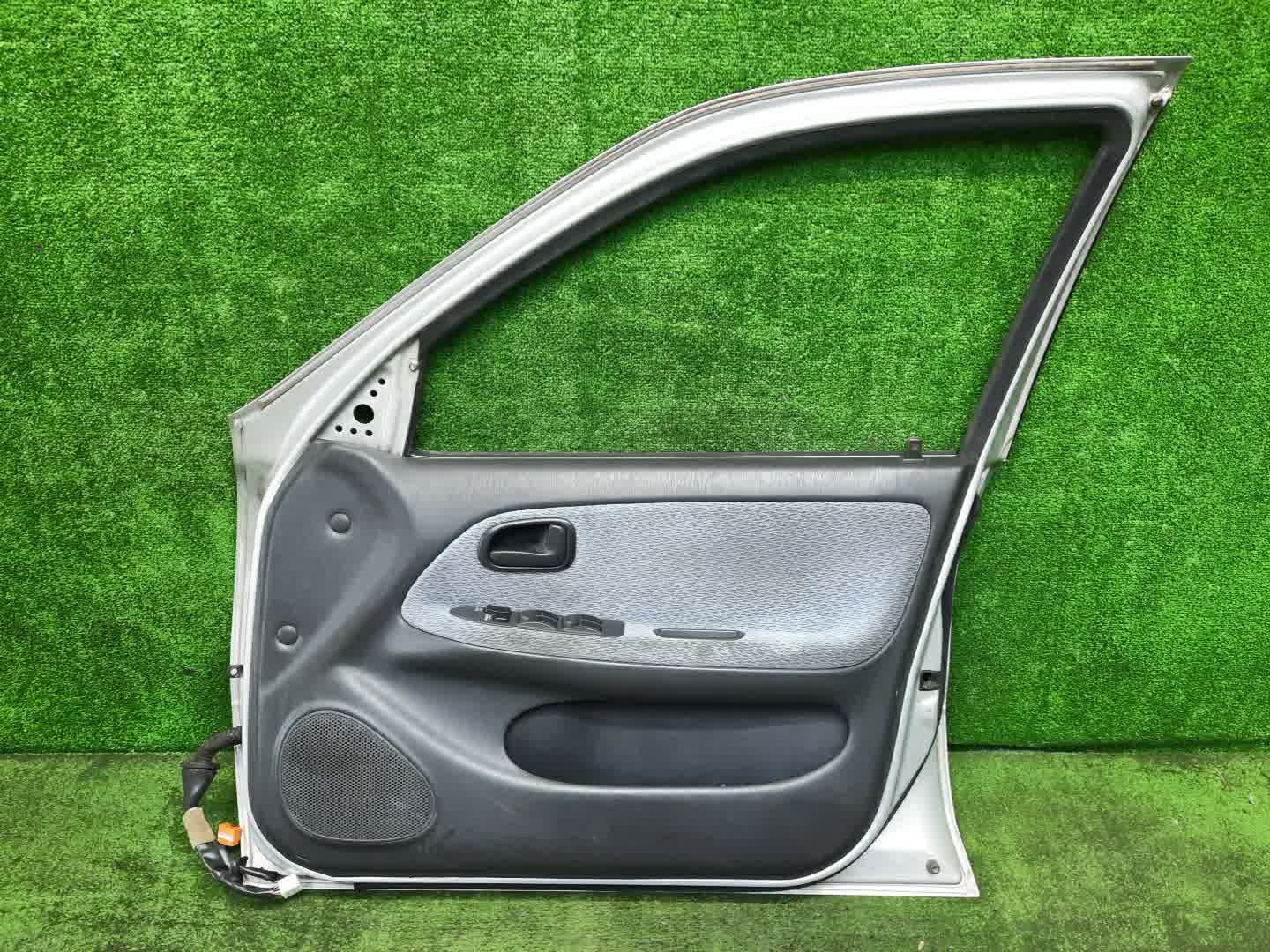 Дверь правая передняя TOYOTA SPRINTER AE100, AE101, AE109, EE101, AE104, CE107, CE100, CE109, EE108 1057 4 ракурс