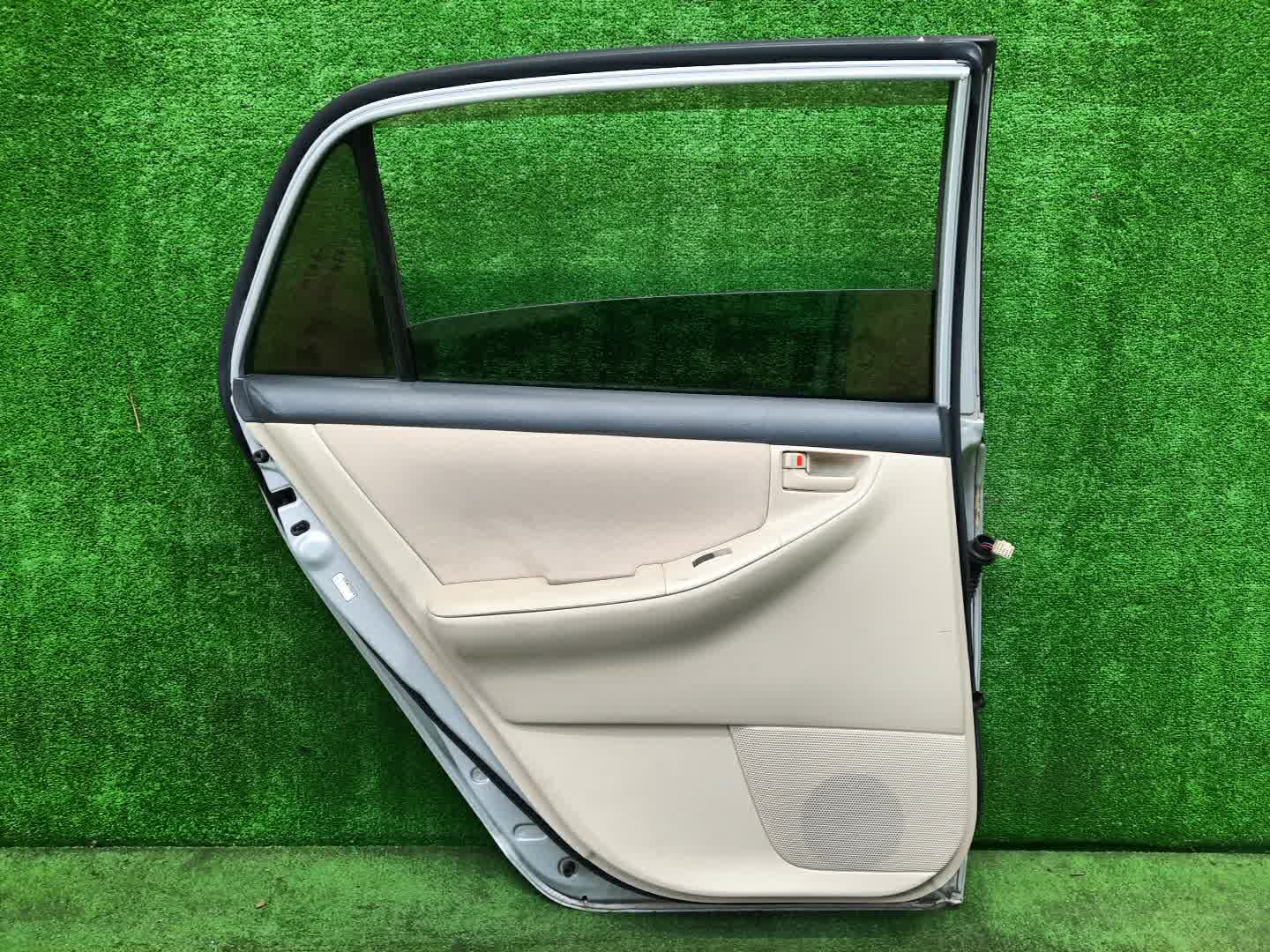 Дверь левая задняя TOYOTA ALLEX, COROLLA RUNX ZZE124, NZE121, NZE120, ZZE122, NZE124, ZZE123 1073 5 ракурс