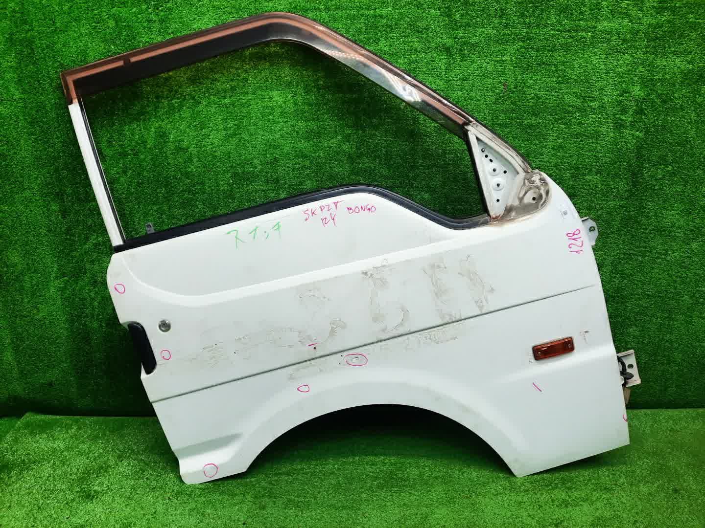 Дверь правая передняя MAZDA DELICA, BONGO, VANETTE SKF2VM, SK22VM, SK82VM, SKP2VM, SLP2T, SK22T, SK82V, SK82T, SK22V, SKF2V, SKP2V, SKP2T, SKF2T, SLP2V, SK82VN, SK22VN, SKF2TN, SK82TN, SK22TN, SKP2VN, SKP2TN, SK82LN, SKF2VN 1218 1 ракурс