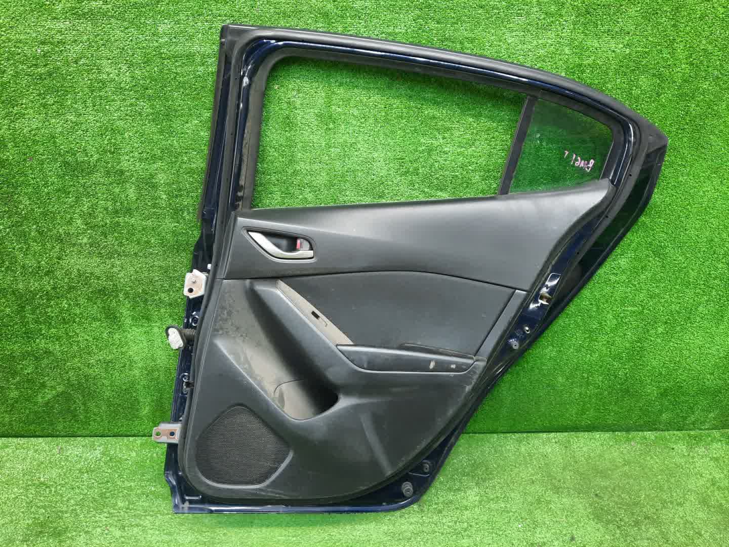 Дверь левая задняя MAZDA AXELA, MAZDA 3, 3 BM6FJ, BMLFP, BM2FP, BM2AP, BM5FP, BM5AP, BYEFP, BM 1246 4 ракурс