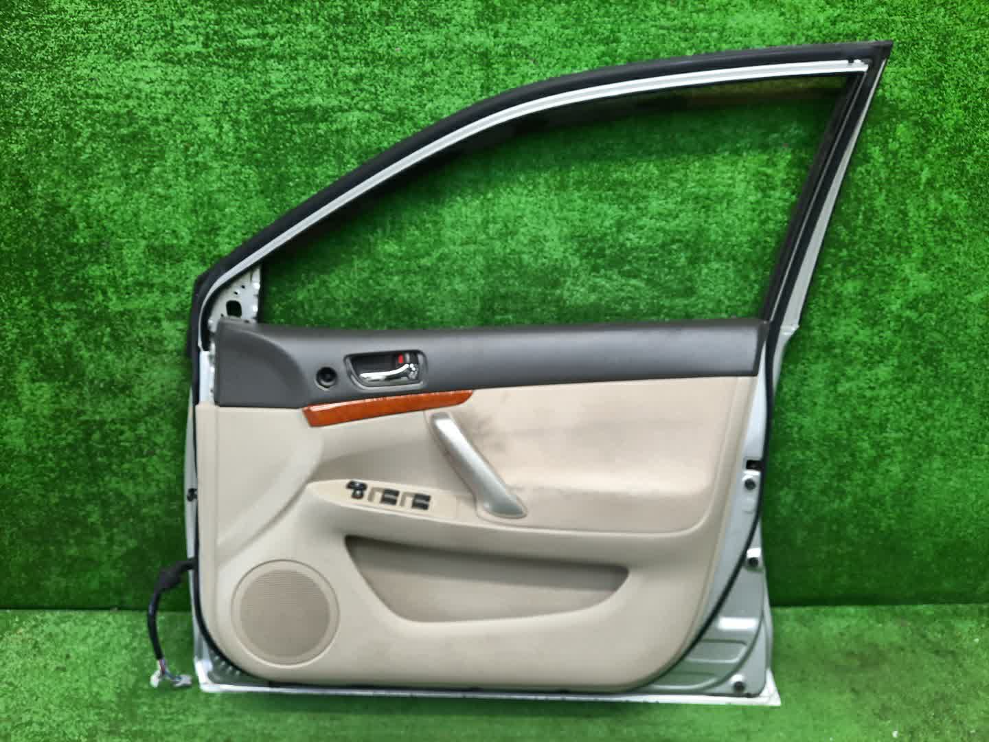Дверь правая передняя TOYOTA PREMIO ZZT240, NZT240, AZT240, ZZT245 1330 4 ракурс