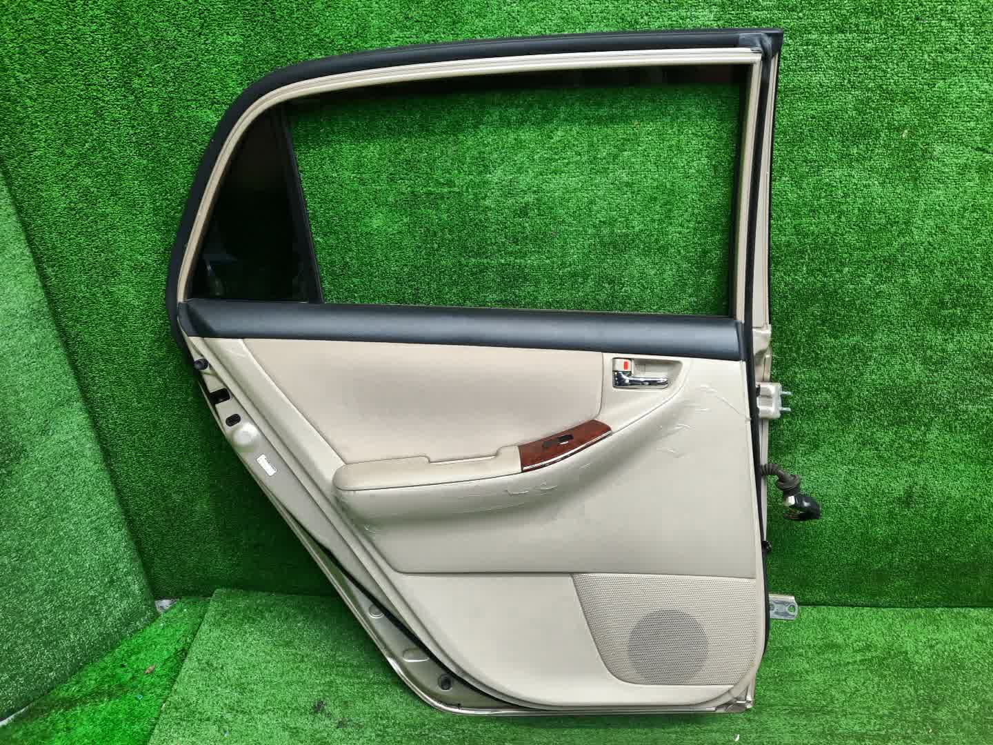 Дверь левая задняя TOYOTA ALLEX, COROLLA RUNX ZZE124, NZE121, NZE120, ZZE122, NZE124, ZZE123 1333 3 ракурс