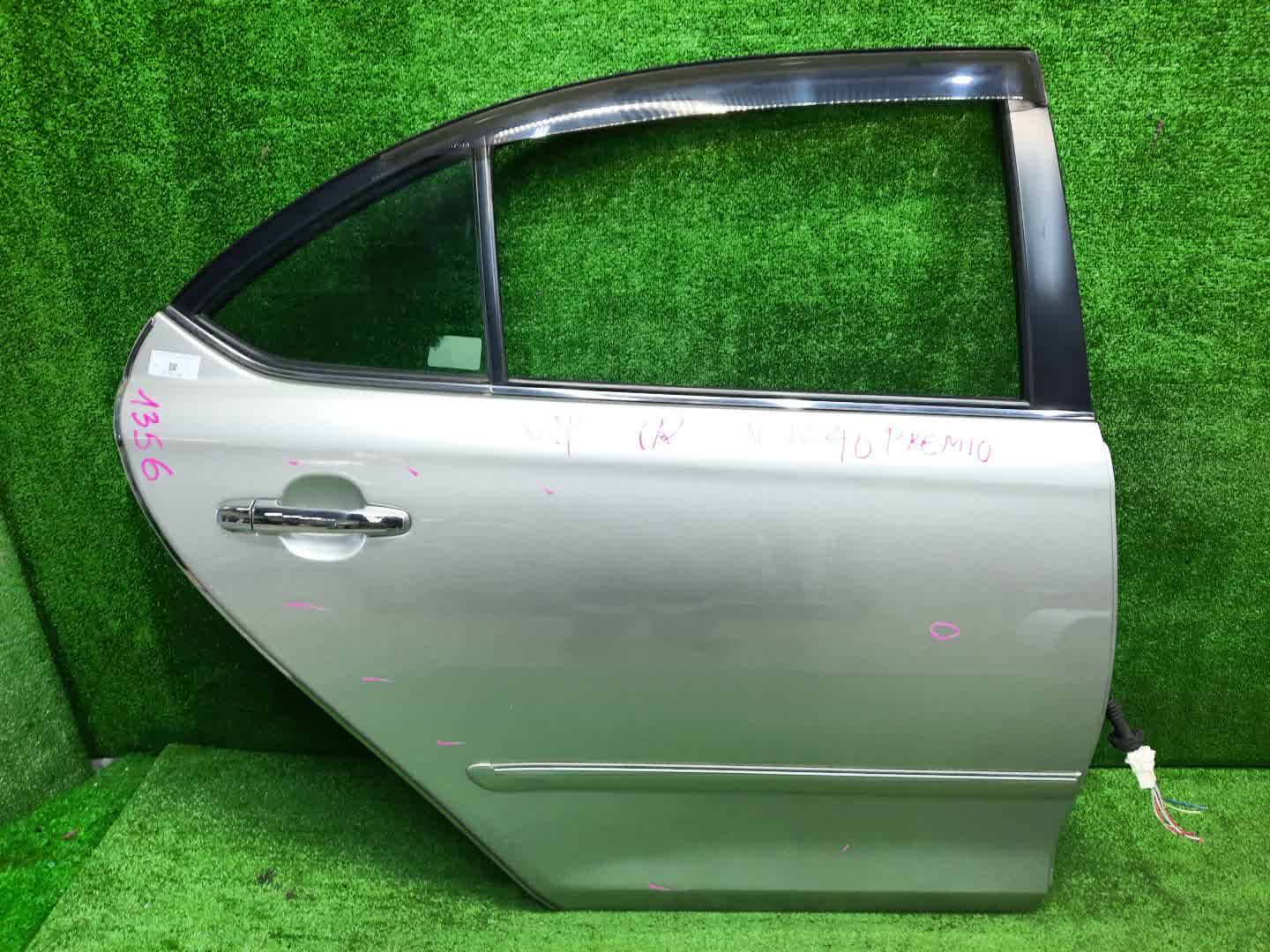Дверь правая задняя TOYOTA PREMIO ZZT240, NZT240, AZT240, ZZT245 1356 1 ракурс Дверь правая задняя TOYOTA PREMIO ZZT240, NZT240, AZT240, ZZT245 1356 1 ракурс