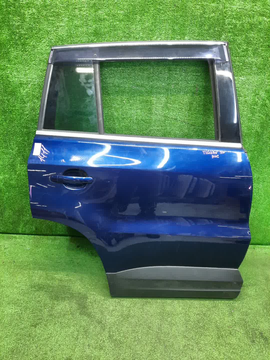 Дверь правая задняя VOLKSWAGEN TIGUAN 5N1, 5N2 1411 1 ракурс