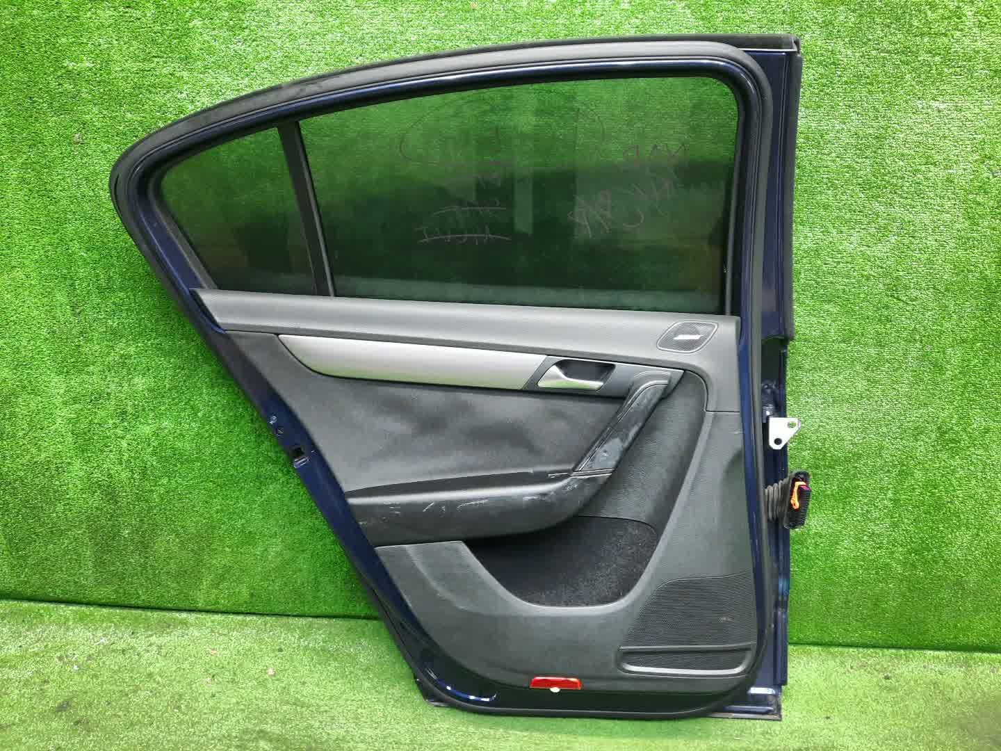 Дверь левая задняя VOLKSWAGEN PASSAT 362 1433 5 ракурс