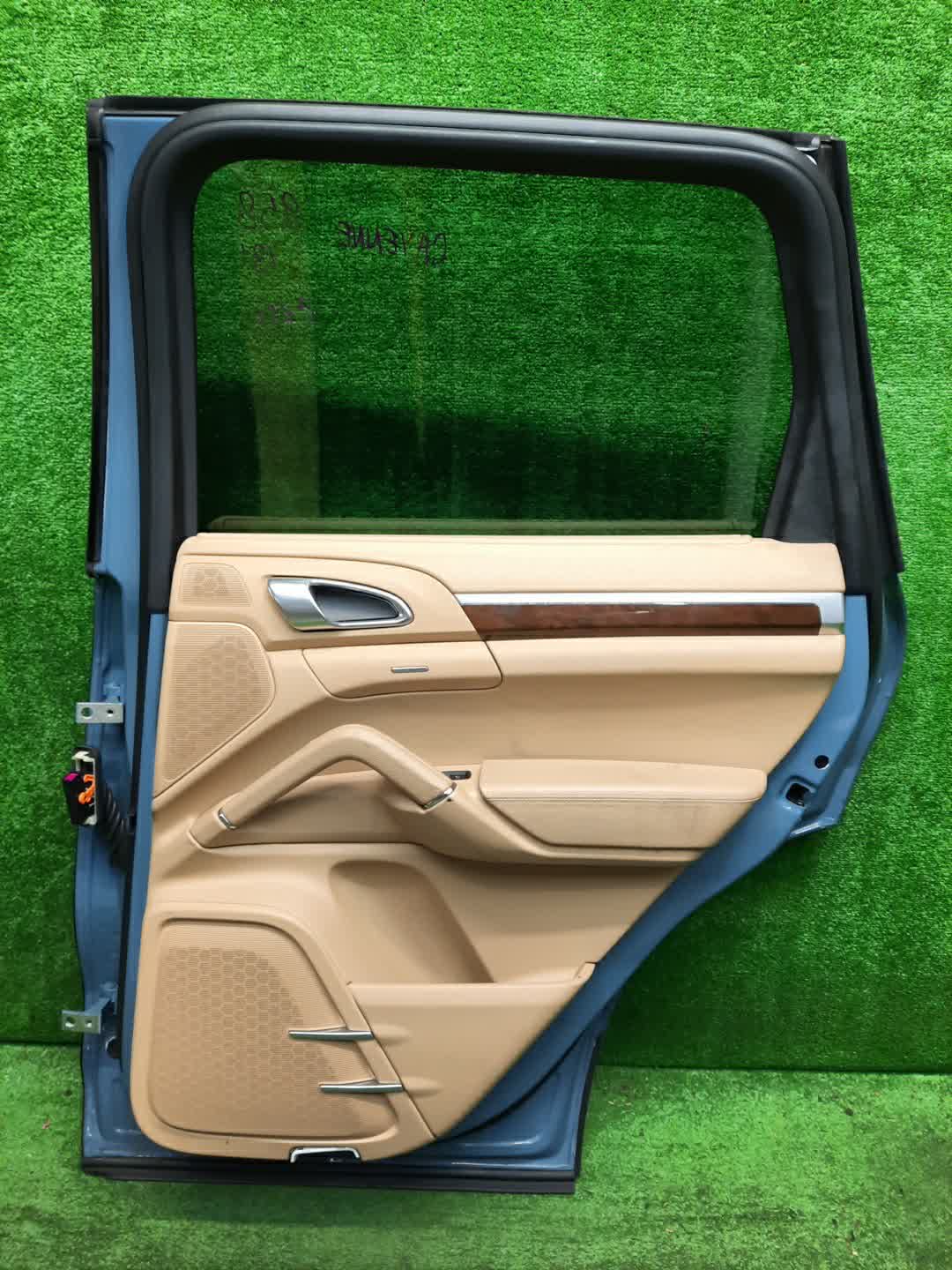 Дверь правая задняя PORSCHE CAYENNE 958 1438 3 ракурс
