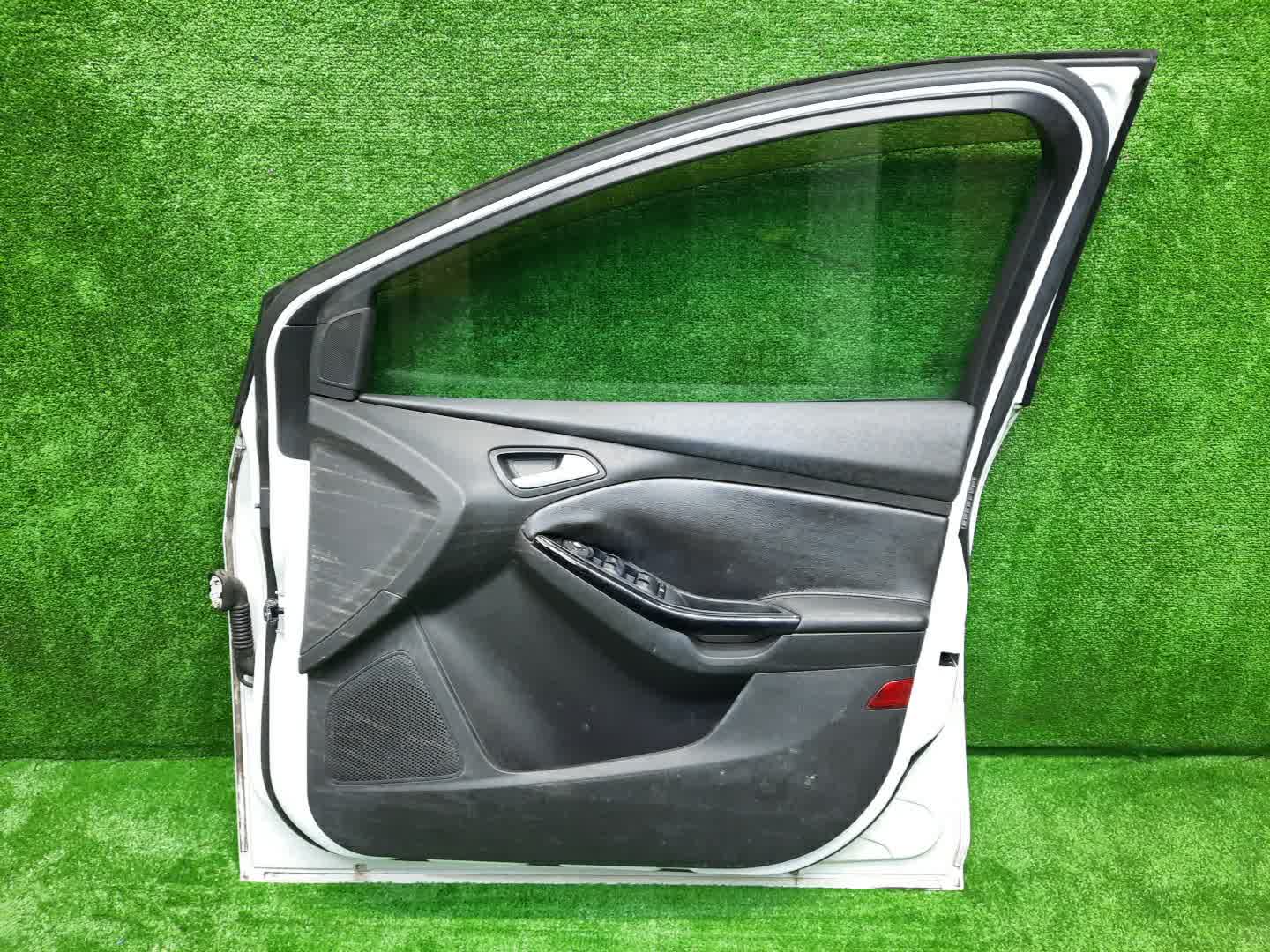 Дверь правая передняя FORD FOCUS CB8 1538 4 ракурс