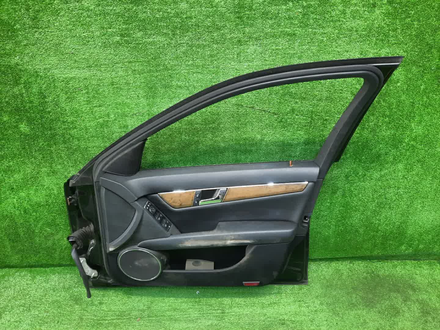 Дверь правая передняя MERCEDES-BENZ C-Class 204041, S204, 204248, 204241, 204254, W204.054, S204.254, 204249, 204049, W204.046, 204054, 204257, 204057, 204048, W204.048, W204.056, S204.256, 204047, 204077, 204052, 204277, 204247, 204252, 204507, W204