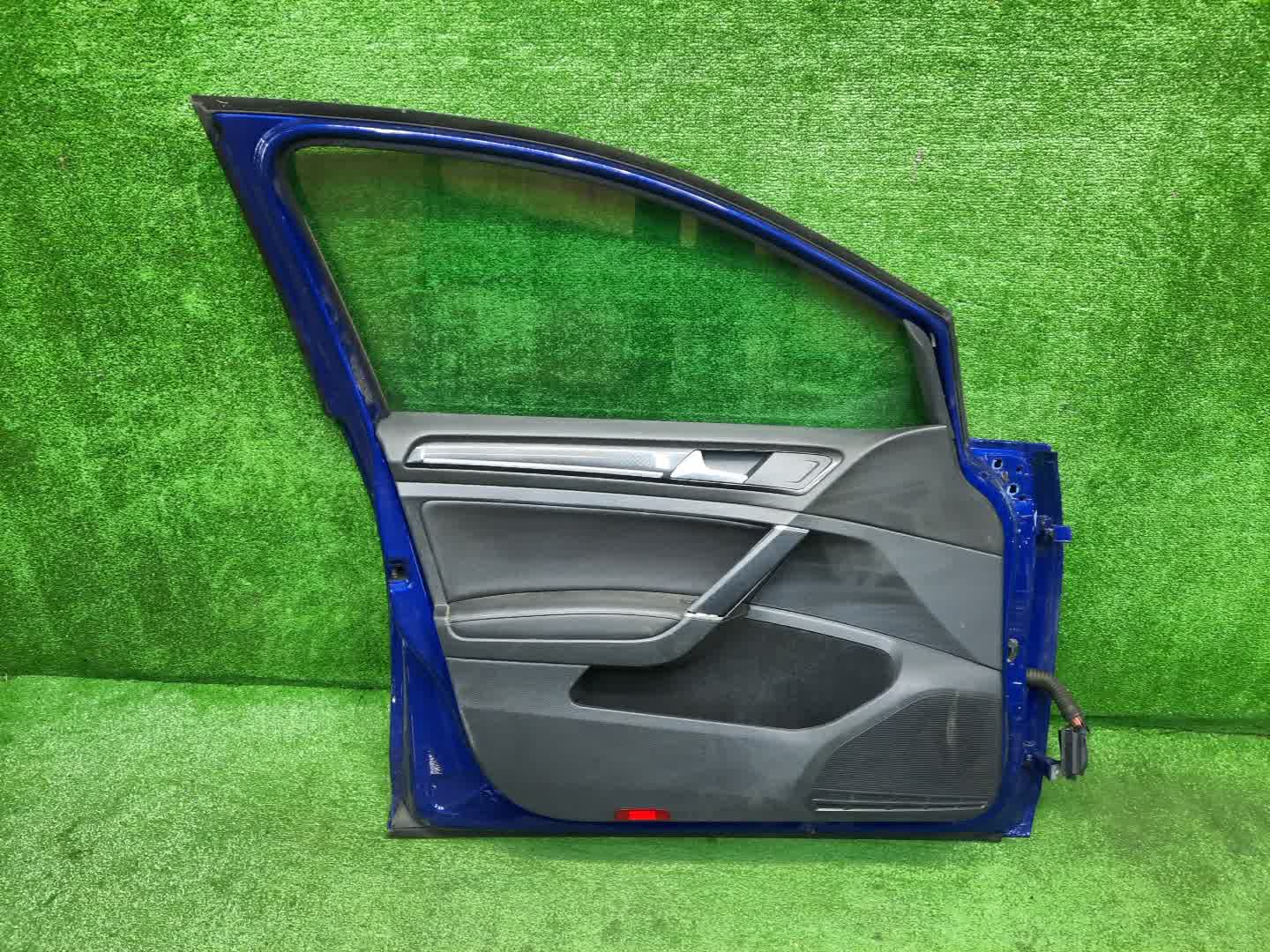 Дверь левая передняя VOLKSWAGEN GOLF MK7, 5G1 1640 4 ракурс