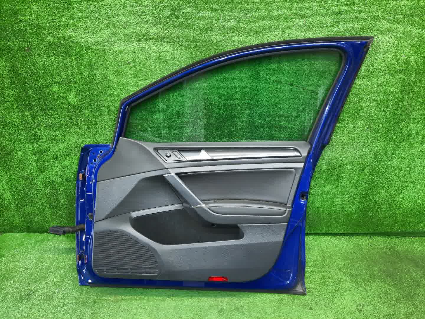 Дверь правая передняя VOLKSWAGEN GOLF MK7, 5G1 1642 2 ракурс