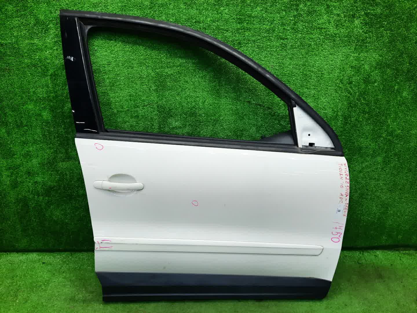 Дверь правая передняя VOLKSWAGEN TIGUAN 5N1, 5N2 1750 1 ракурс