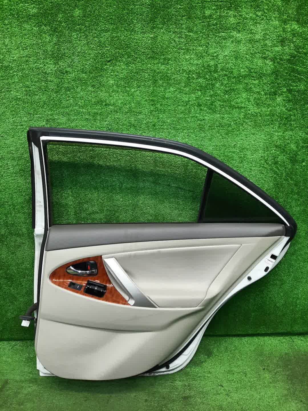 Дверь правая задняя TOYOTA CAMRY, ALTIS AHV40, GSV40, ACV40, ACV45, ACV40N, ACV45N 1809 2 ракурс