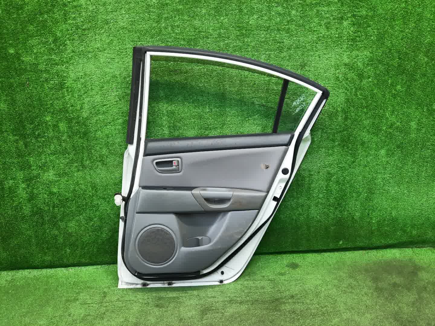Дверь правая задняя MAZDA AXELA, MAZDA 3, 3 BK5P, BK3P, BKEP, BK SEDAN 4 ракурс