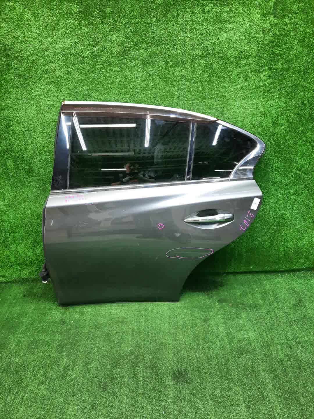 Дверь левая задняя NISSAN SKYLINE HV37 2107 1 ракурс Дверь левая задняя NISSAN SKYLINE HV37 2107 1 ракурс