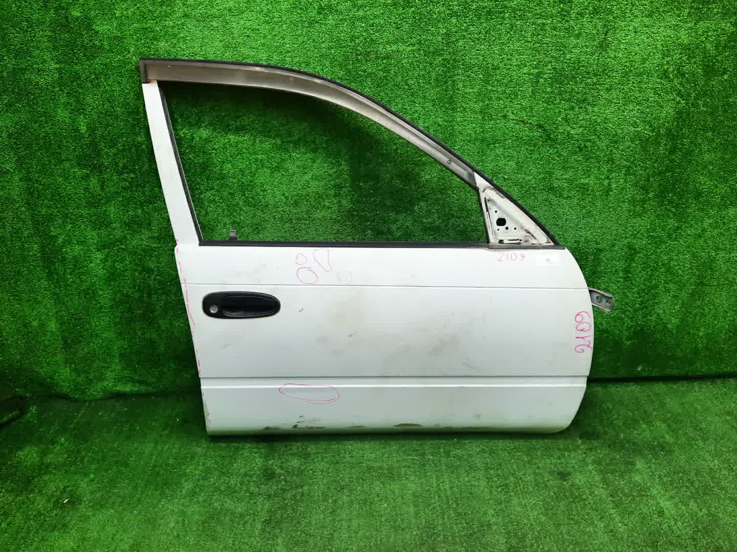 Дверь правая передняя TOYOTA COROLLA AE100, AE101, AE109, EE101, EE102, EE103, EE104, AE104, CE107, EE107, CE100, CE106, EE106, CE102, CE104, CE109, CE105, EE108 2109 1 ракурс